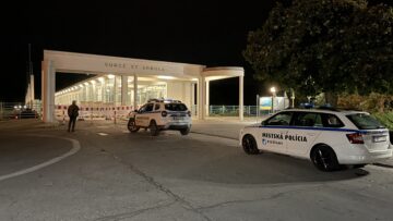 Zákaz vstupu na Kolonádový most zabezpečuje mestská polícia.