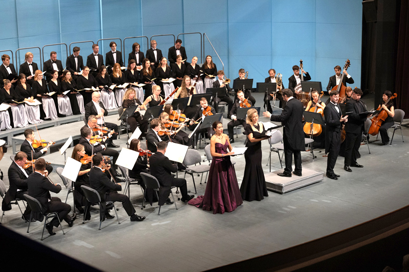 Requiem v podan&iacute; &Scaron;t&aacute;tneho komorn&eacute;ho orchestra Žilina, Spev&aacute;ckeho zboru Umeleck&eacute;ho s&uacute;boru L&uacute;čnica a &scaron;tyroch s&oacute;listov.