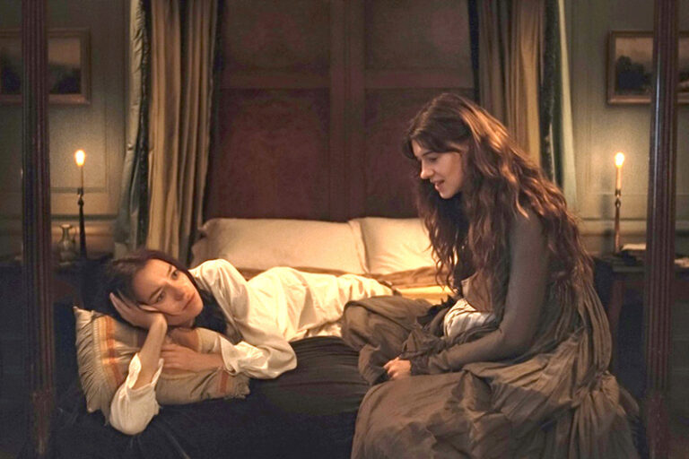 Sestry Elinor a Marianne Dashwoodov&eacute; v novom filmovom spracovan&iacute; sl&aacute;vneho rom&aacute;nu Jane Austenovej Rozum a cit.